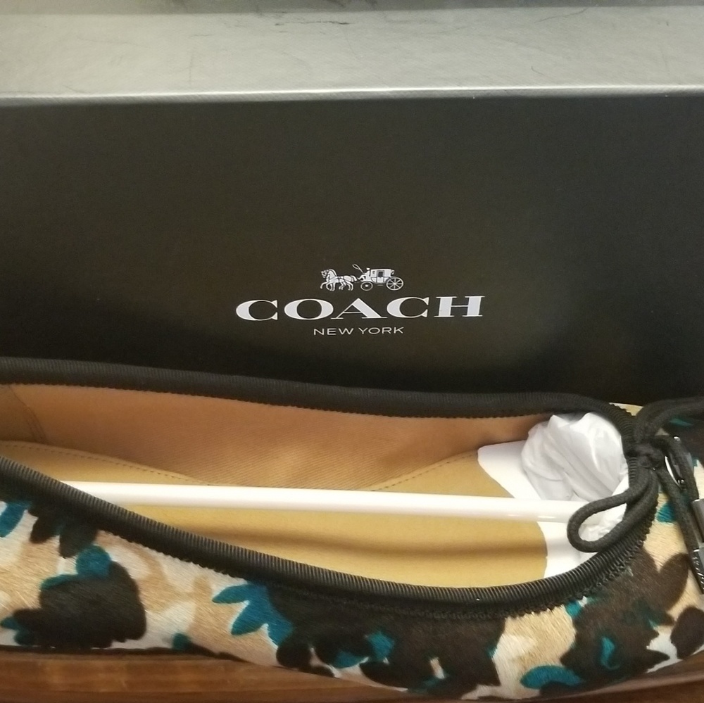 Women coach shoes